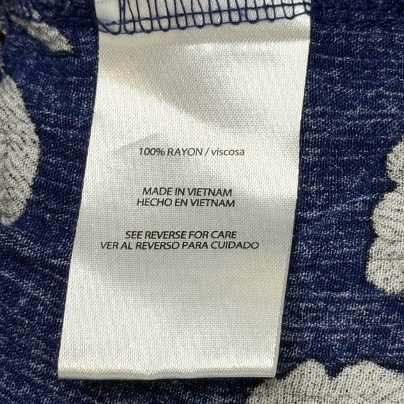 C. Wonder High Waist Blue and White Floral Shorts - Picture 4 of 4